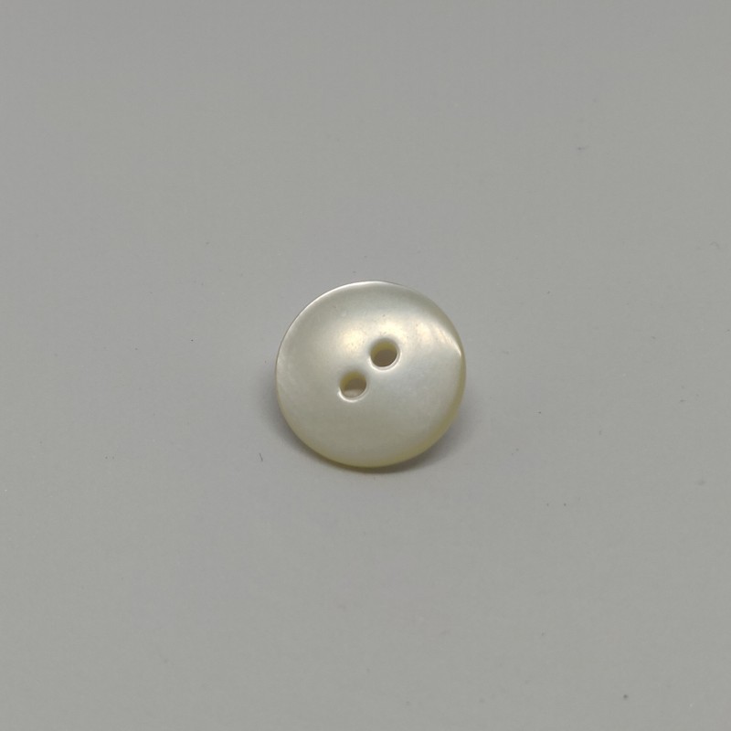 Mother of pearl button Dolores