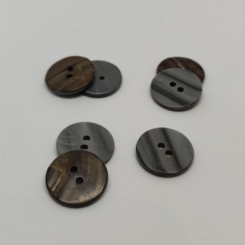 Set of 12 Mother of Pearl Buttons Set of 12 Mother of Pearl Buttons