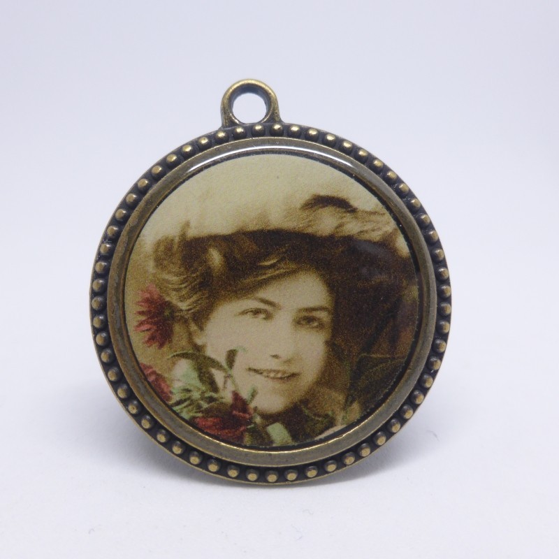 Button metal portrait 31mm Gena