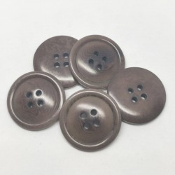 Brown corozo button Gisèle