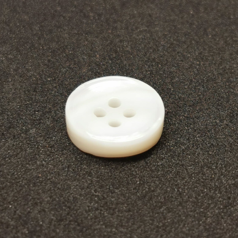 Customisable mother-of-pearl button